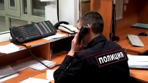 В Заводоуковске полицейские задержали подозреваемую в краже денежных средств